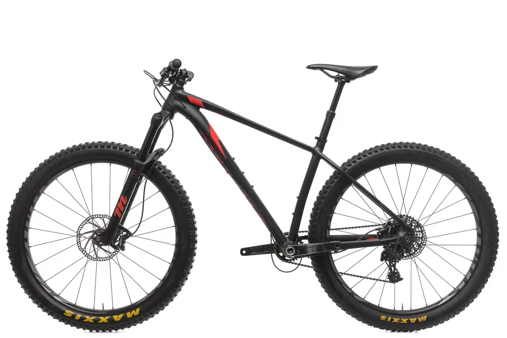 specialized vs trek mountain bikes